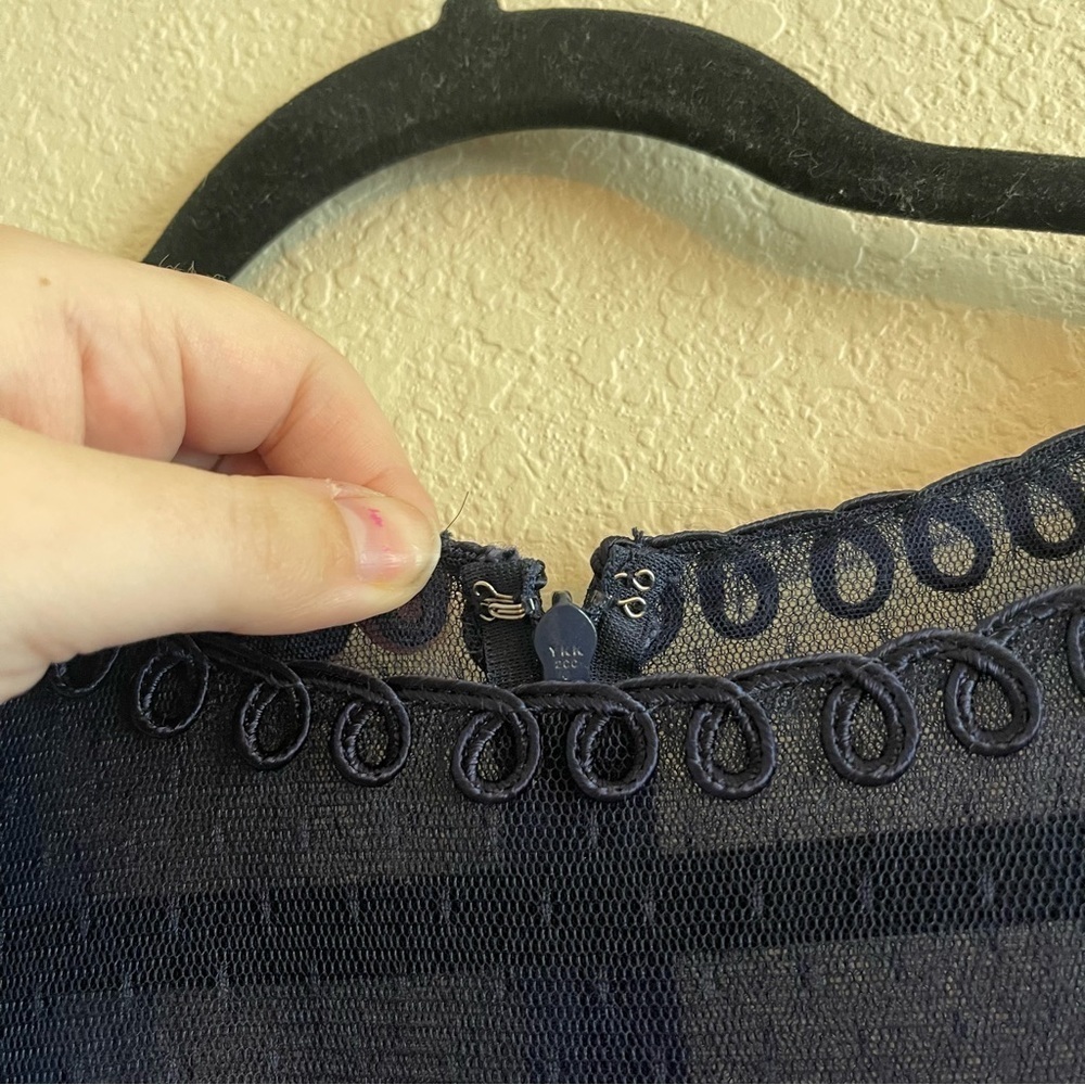 CACHET Appliqued Filigree Tulle Mermaid Gown Navy Maxi Formal Black Tie Size 4 - Picture 4 of 9